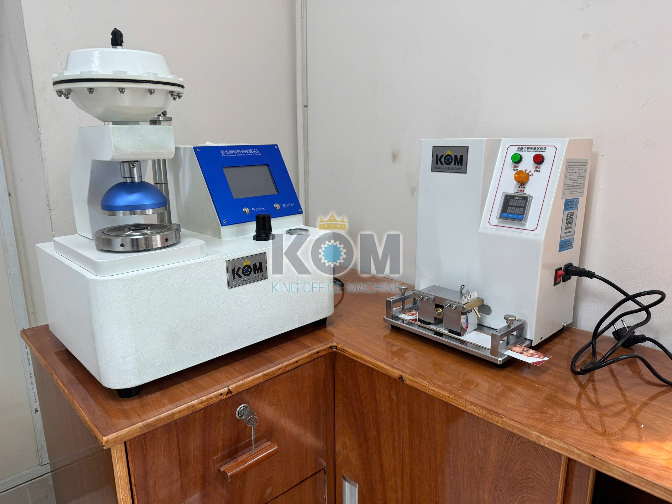 may kiem tra do buc giay carton