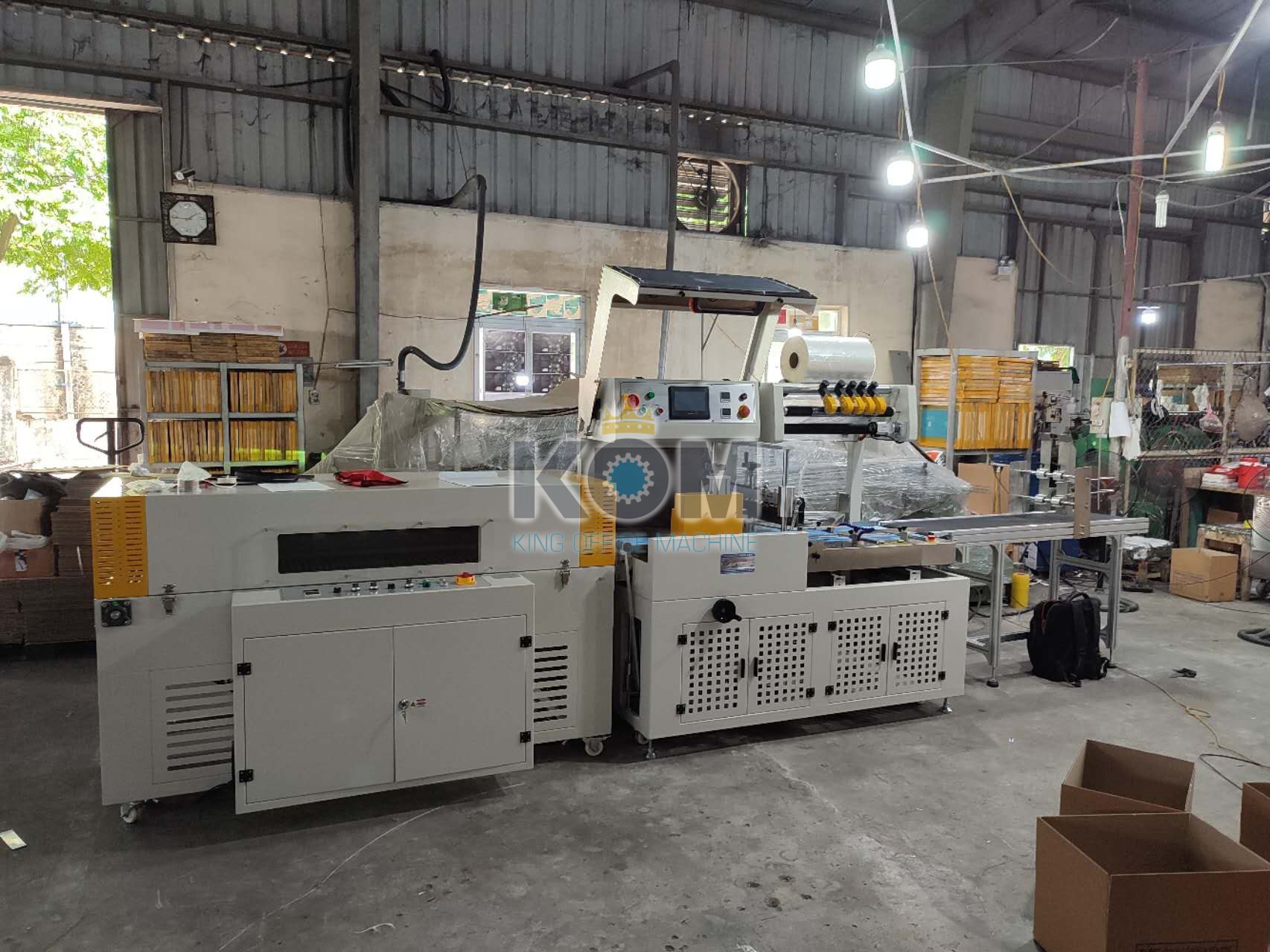 Máy co màng sách tự động