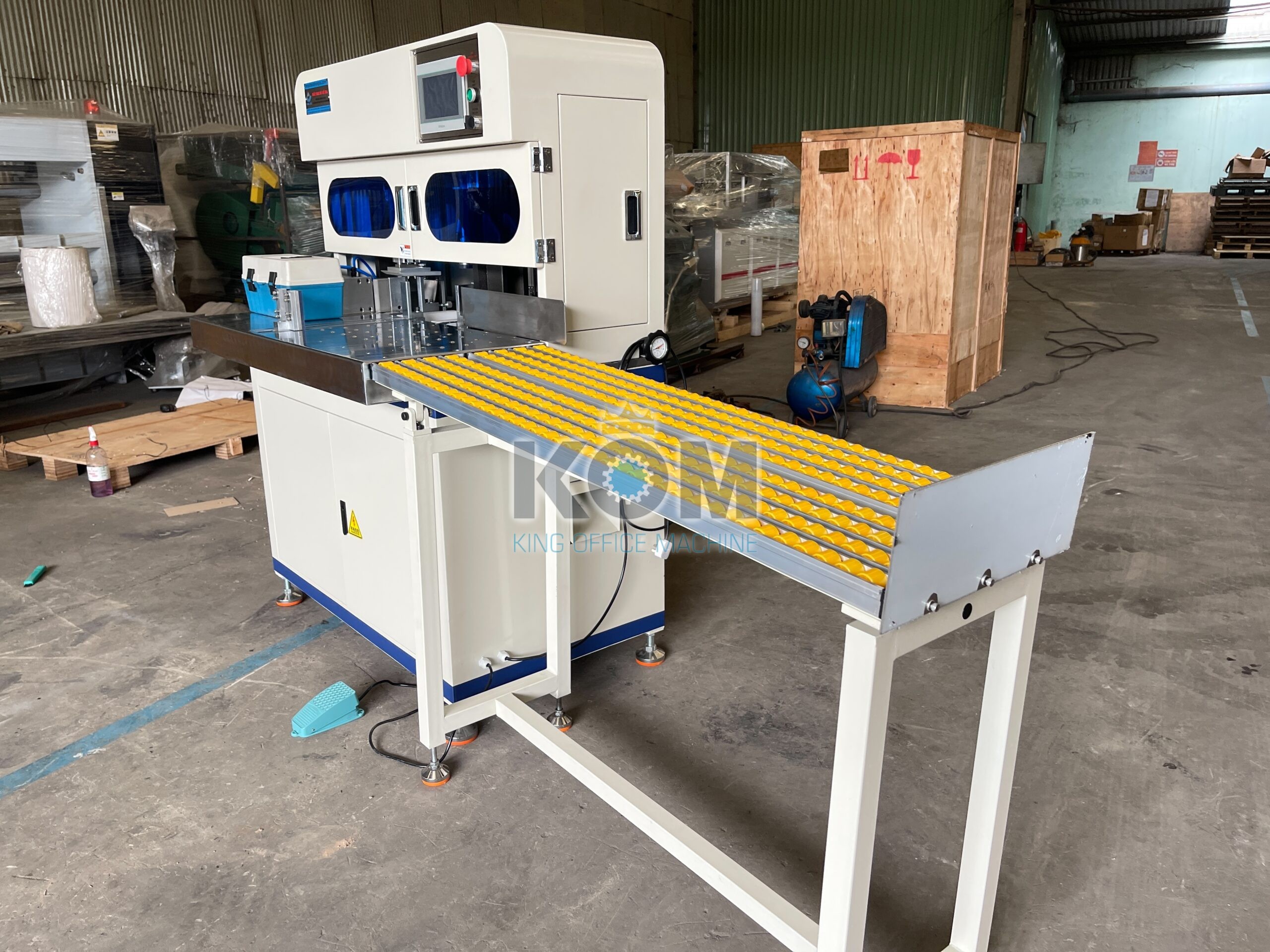 Máy bo góc giấy vở 2 đầu 2 Máy bo góc giấy vở 2 đầu bán tự động