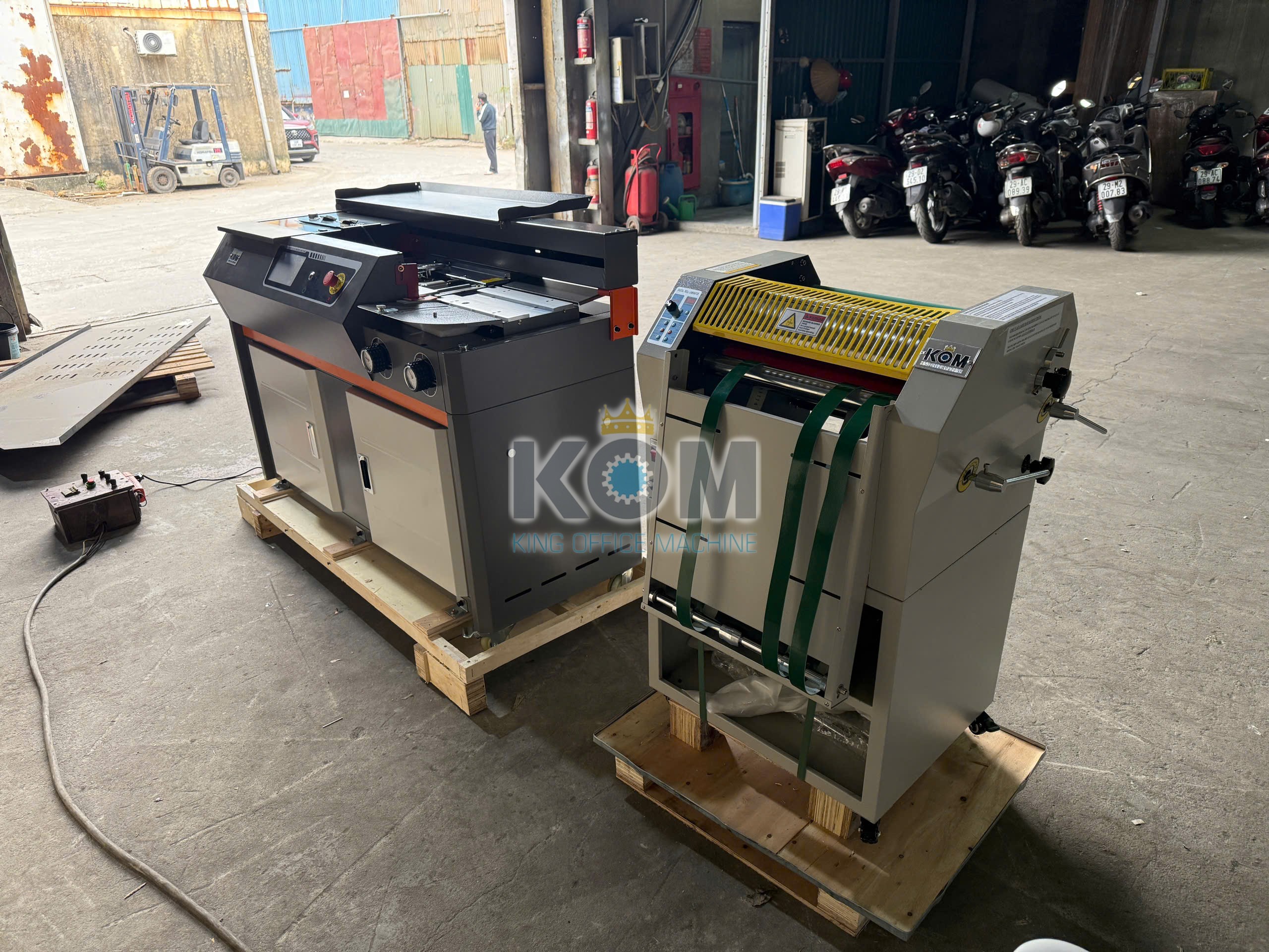 Máy cán màng tay a3 và máy đóng sách