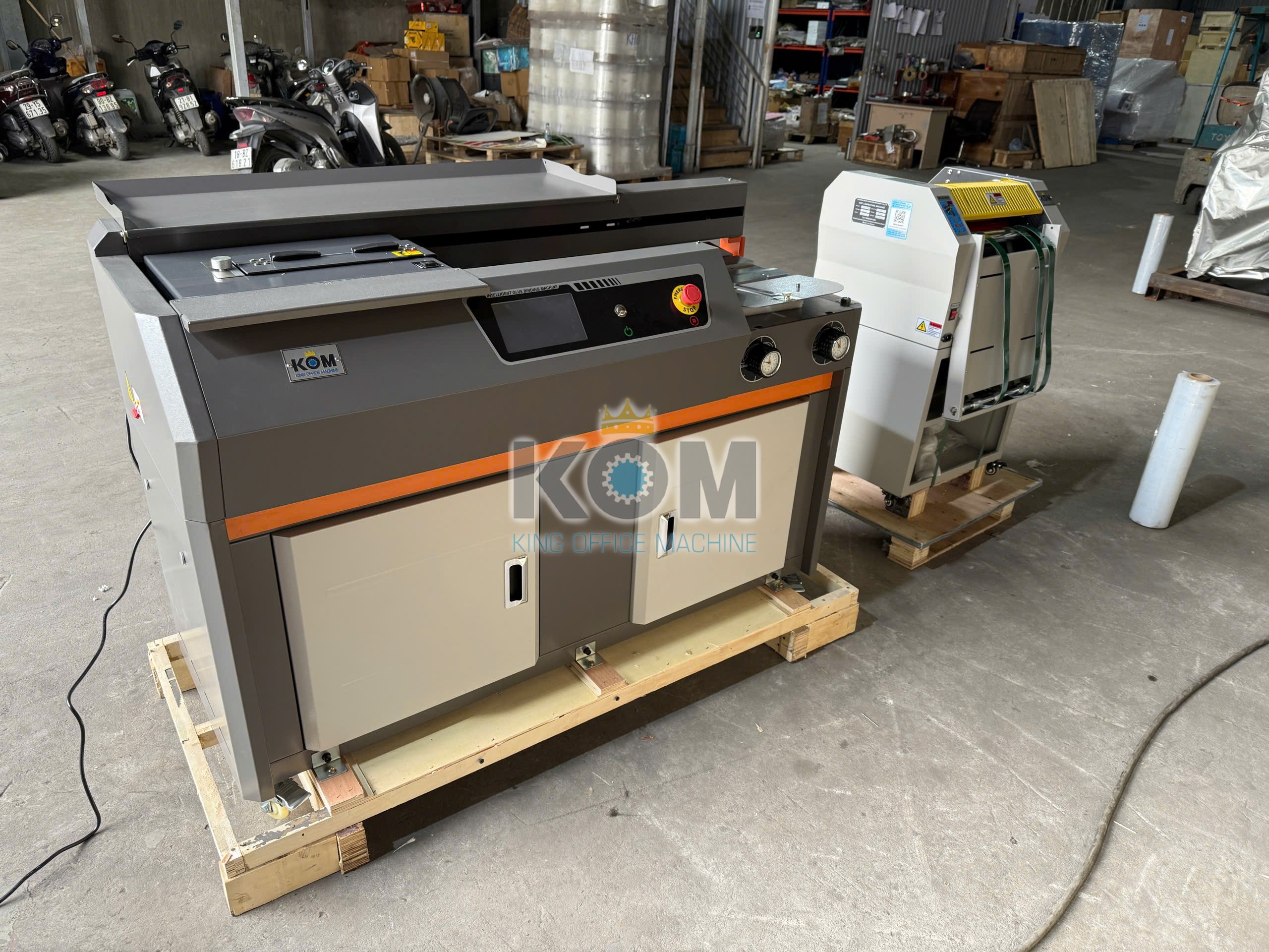 Máy cán màng tay a3 và máy đóng sách