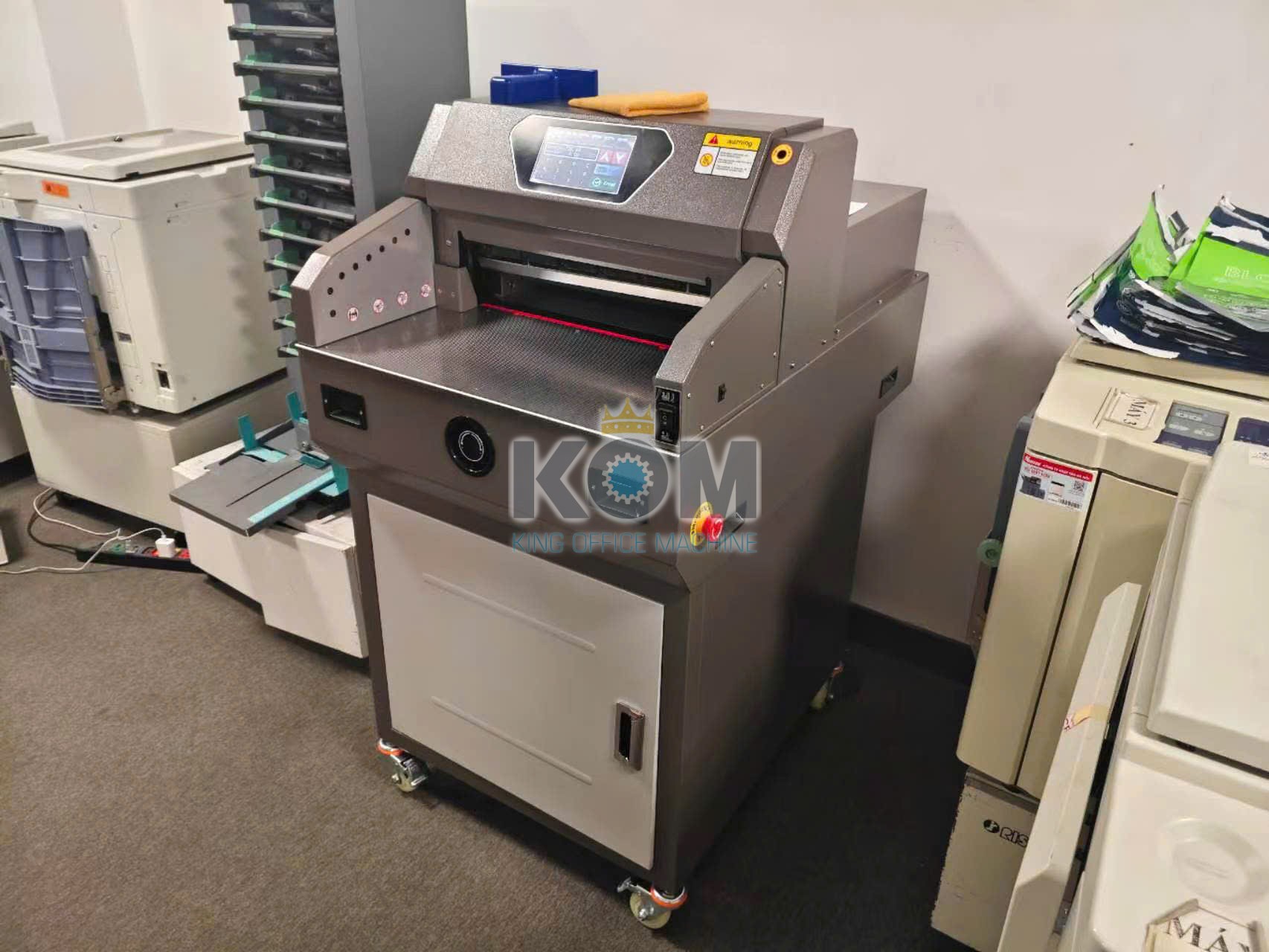 may cat giay dien lap trinh E4606TV8 1