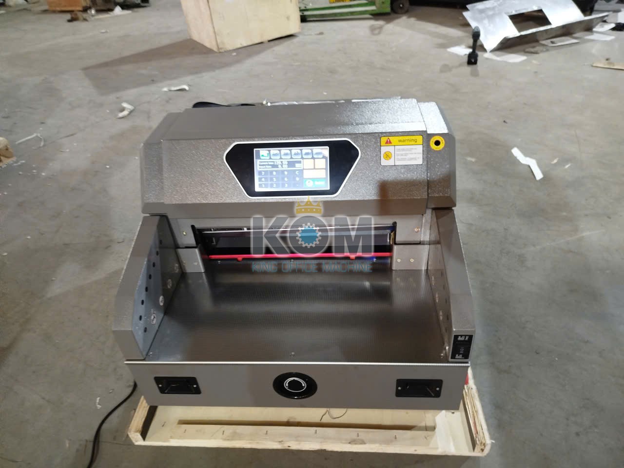 may cat xen giay kho 46