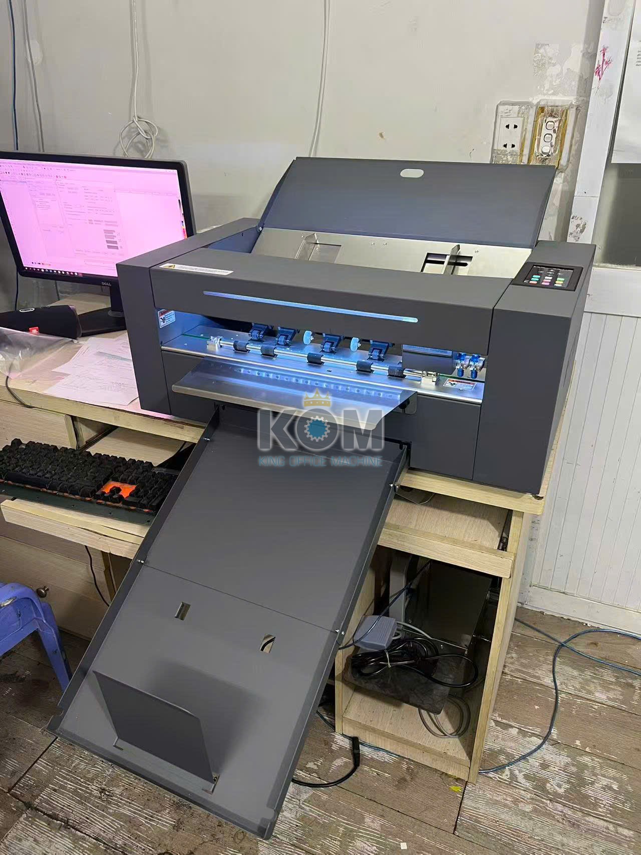 KOM bán máy cắt bế decal 2 đầu dao SF-350Pro