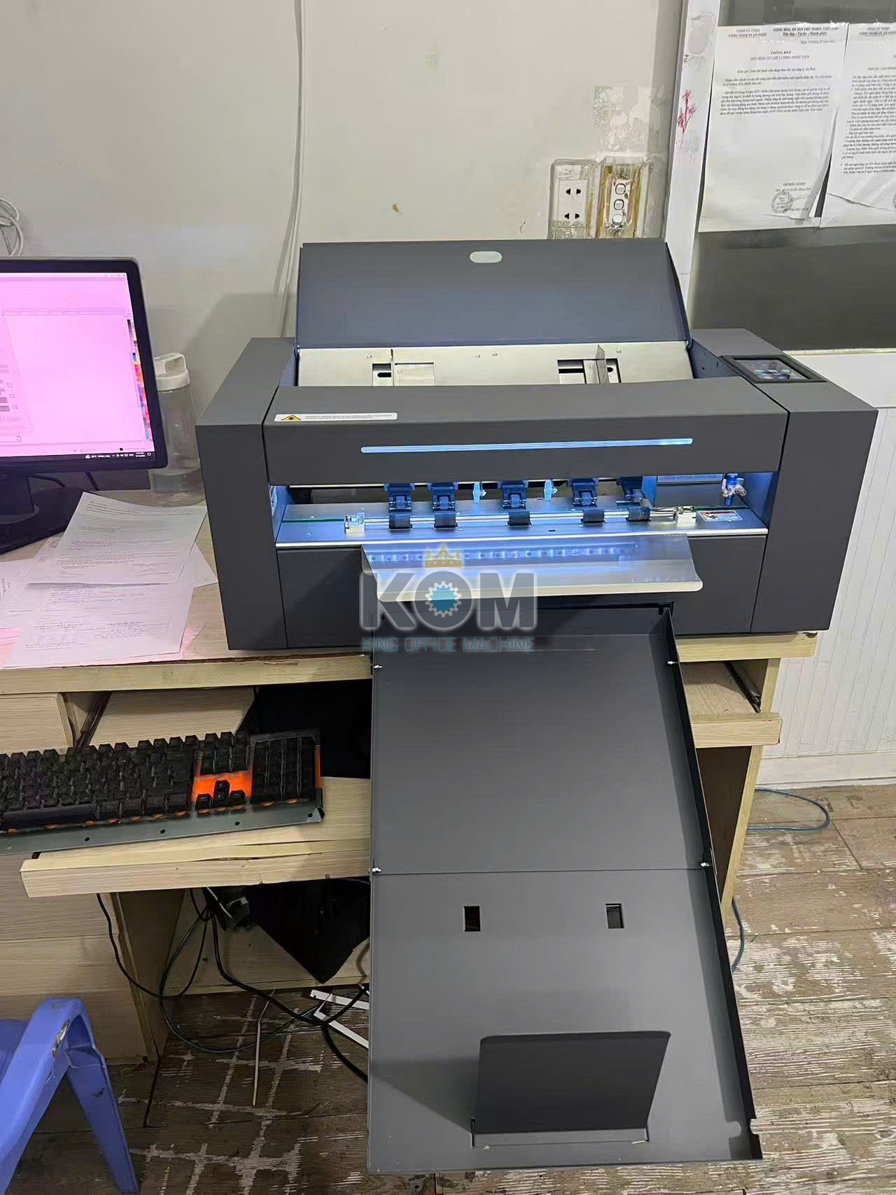 KOM bán máy cắt bế decal 2 đầu dao SF-350Pro