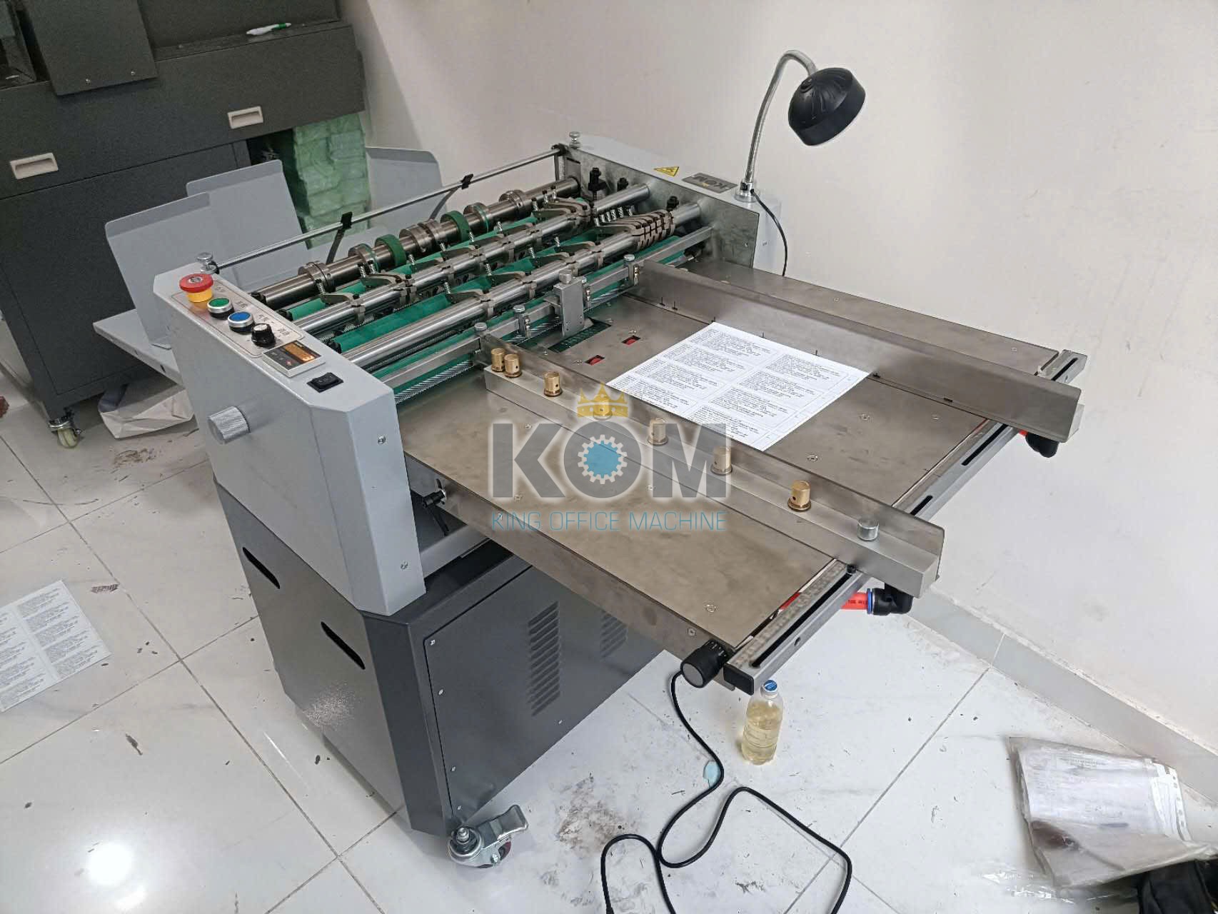 KOM bán máy rọc decal tự động tốc độ cao 5 vu gia ban may roc decal tu dong