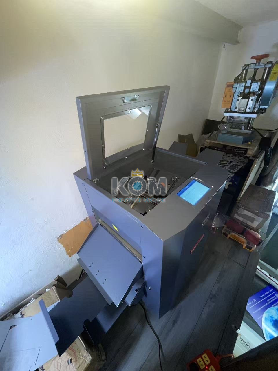 Máy đóng ghim và gấp catalogue 19 may dap ghim dong sach BM185