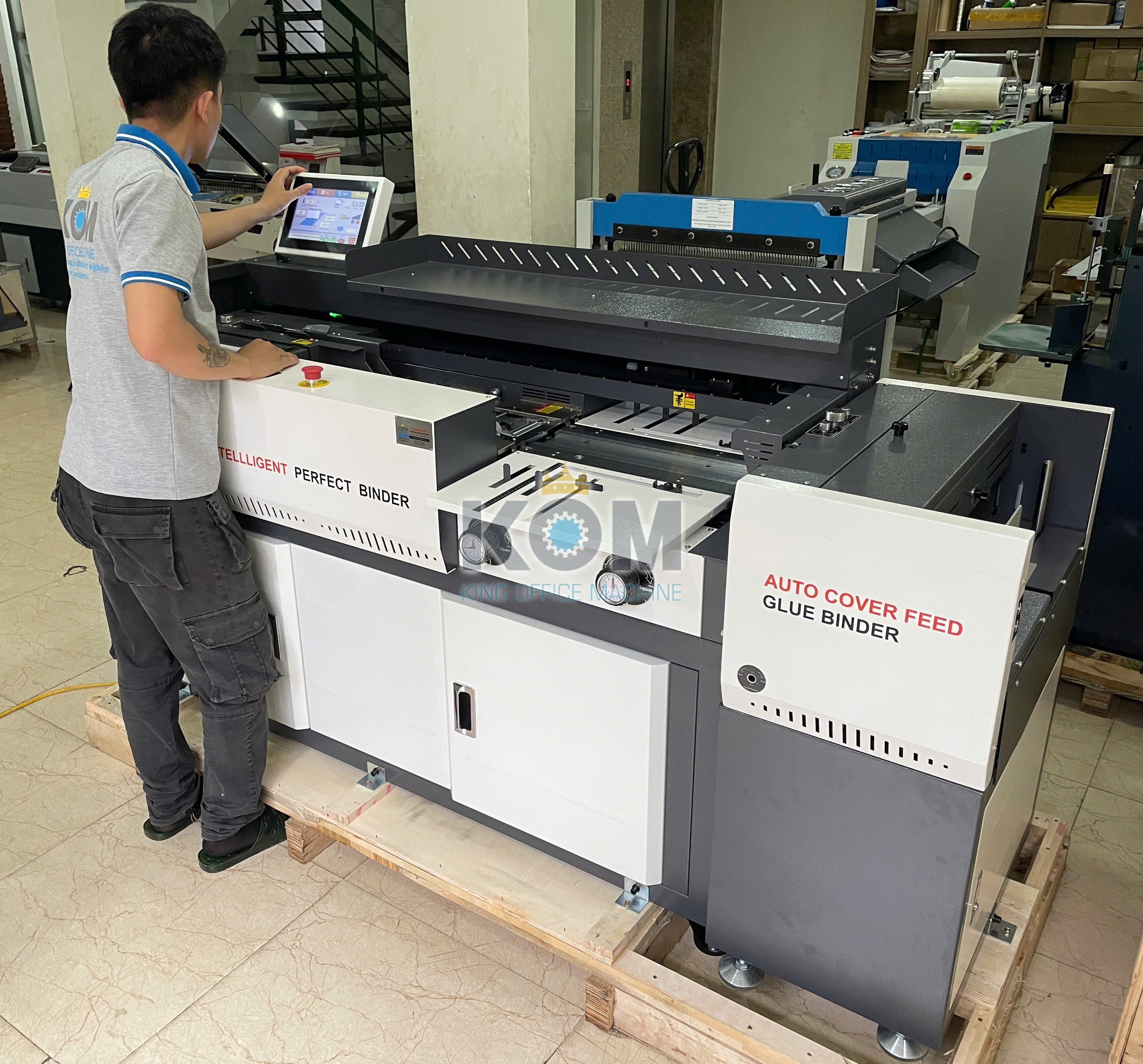 Máy vào bìa keo nhiệt tự động H10F 6 KOM ban may dong sach keo nhiet tu dong H10F