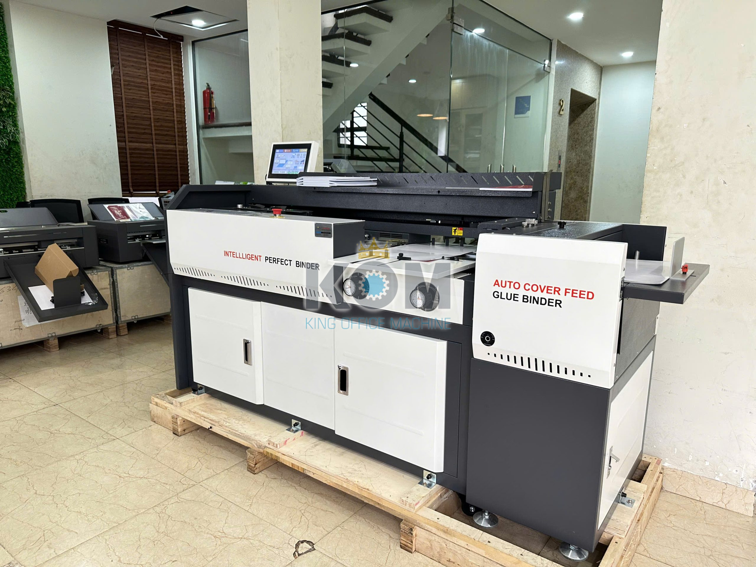 Máy vào bìa keo nhiệt tự động H10F 3 may dong sach tu dong co servo H10F scaled