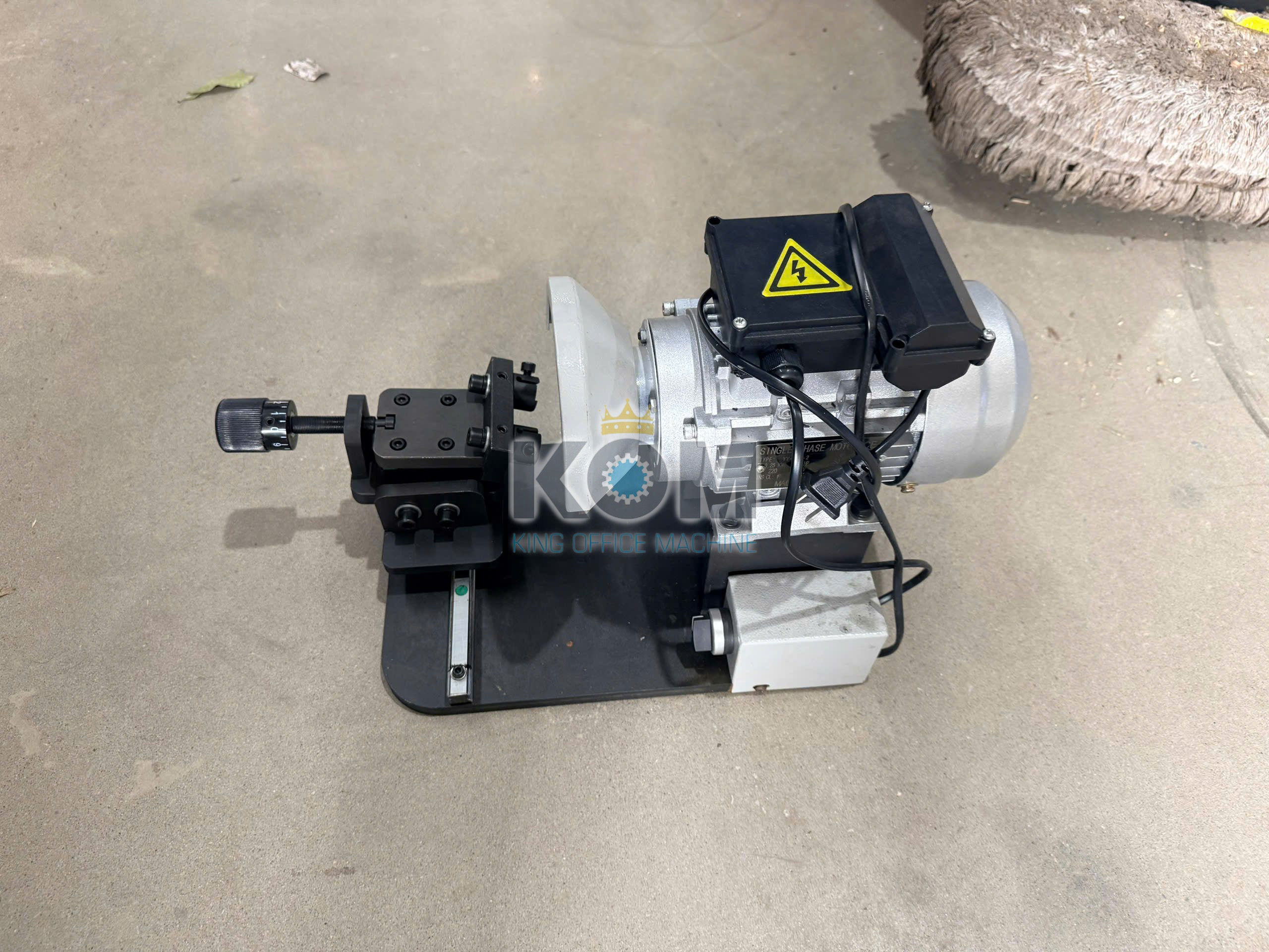 Máy mài dao v hộp 2 may mai luoi dao v hop rotated